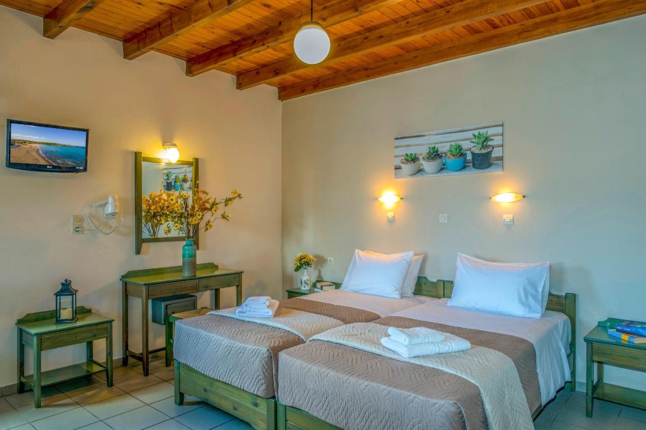 Theos Village Apartments Kato Daratso Bagian luar foto