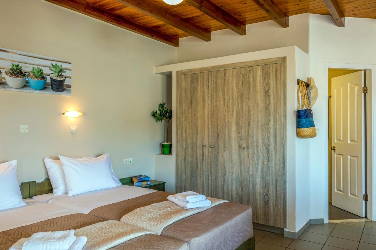Theos Village Apartments Kato Daratso Bagian luar foto