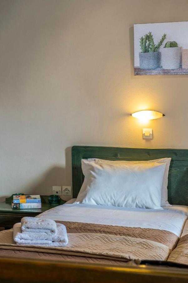 Theos Village Apartments Kato Daratso Bagian luar foto