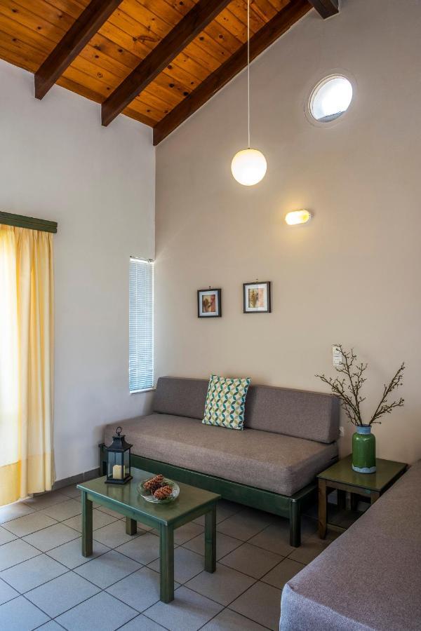 Theos Village Apartments Kato Daratso Bagian luar foto