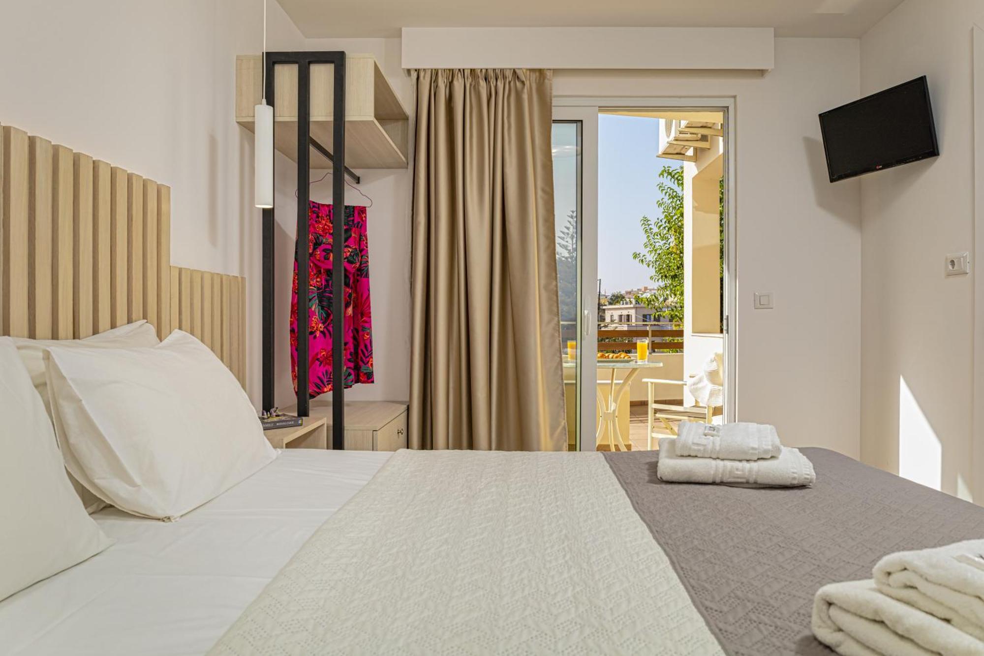 Theos Village Apartments Kato Daratso Bagian luar foto