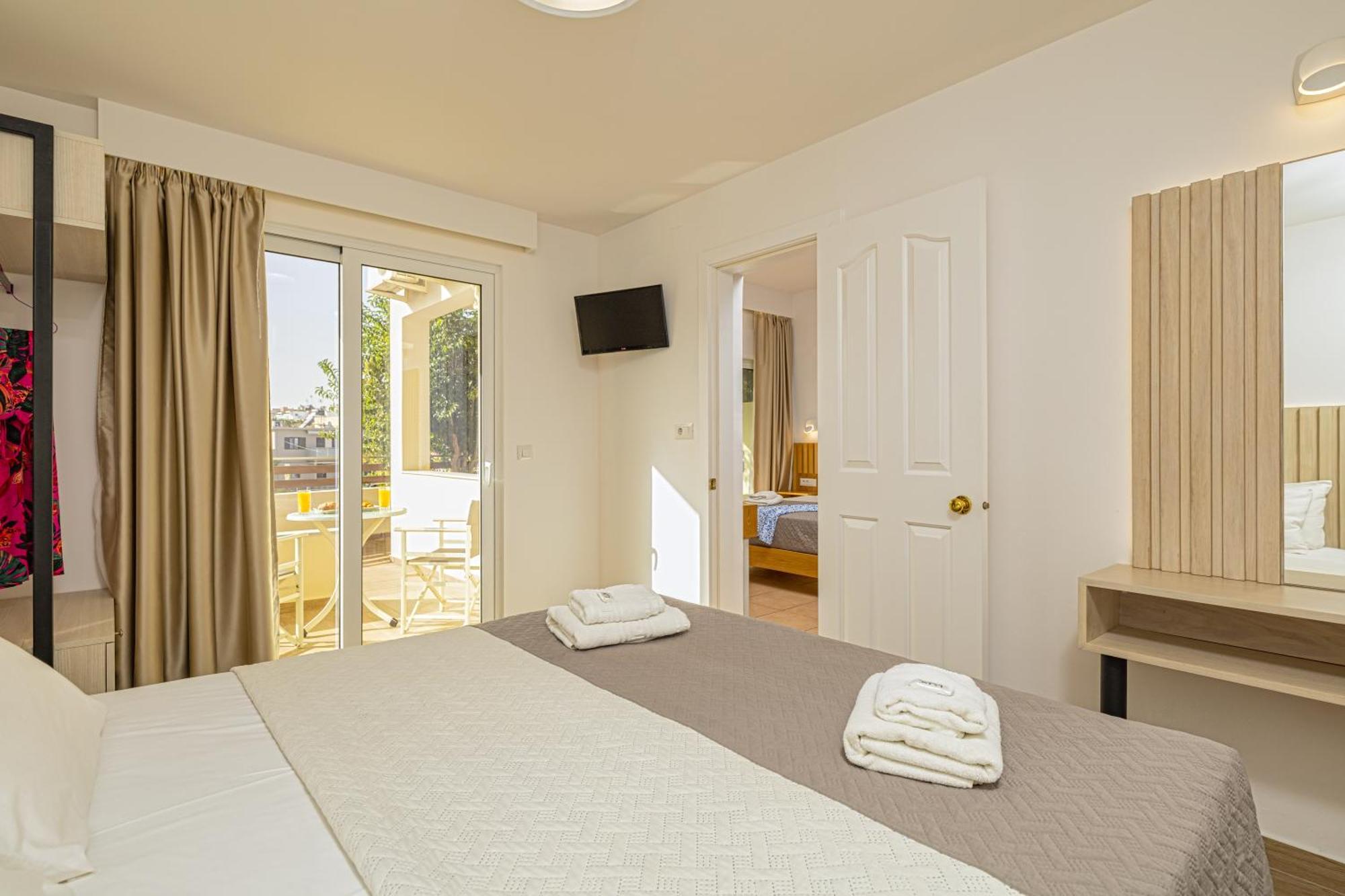 Theos Village Apartments Kato Daratso Bagian luar foto
