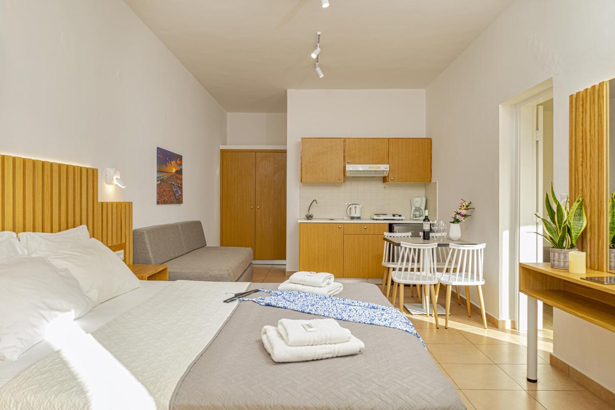 Theos Village Apartments Kato Daratso Bagian luar foto
