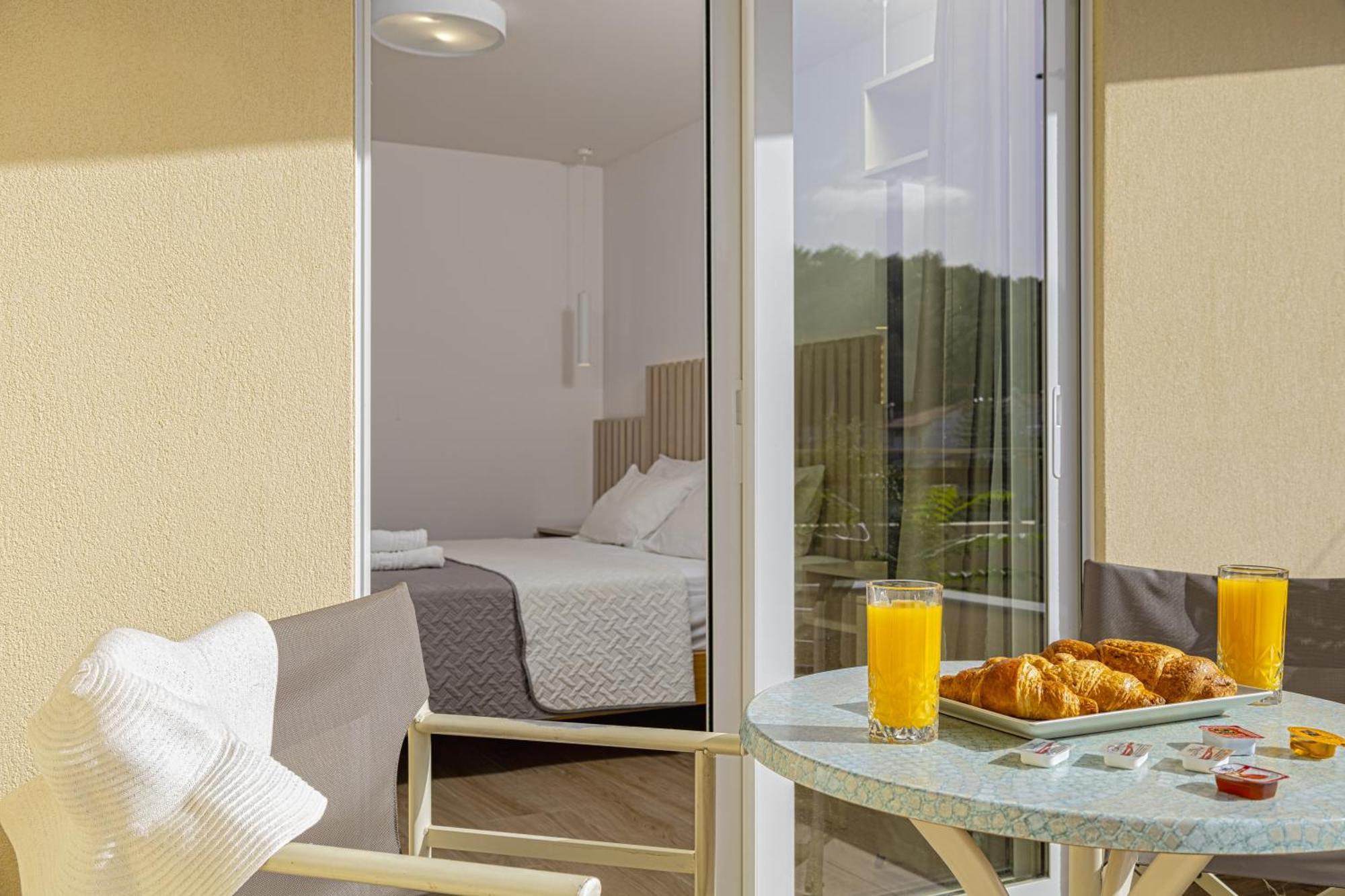 Theos Village Apartments Kato Daratso Bagian luar foto