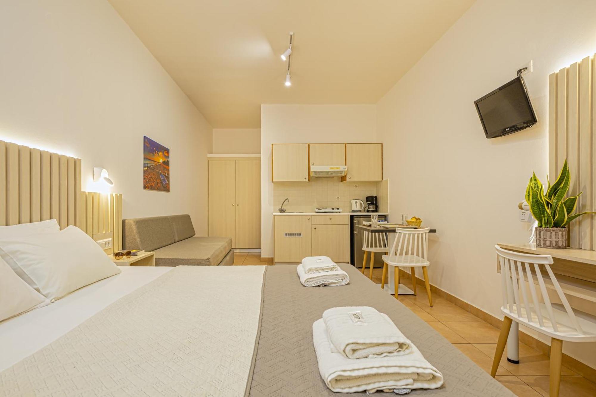 Theos Village Apartments Kato Daratso Bagian luar foto