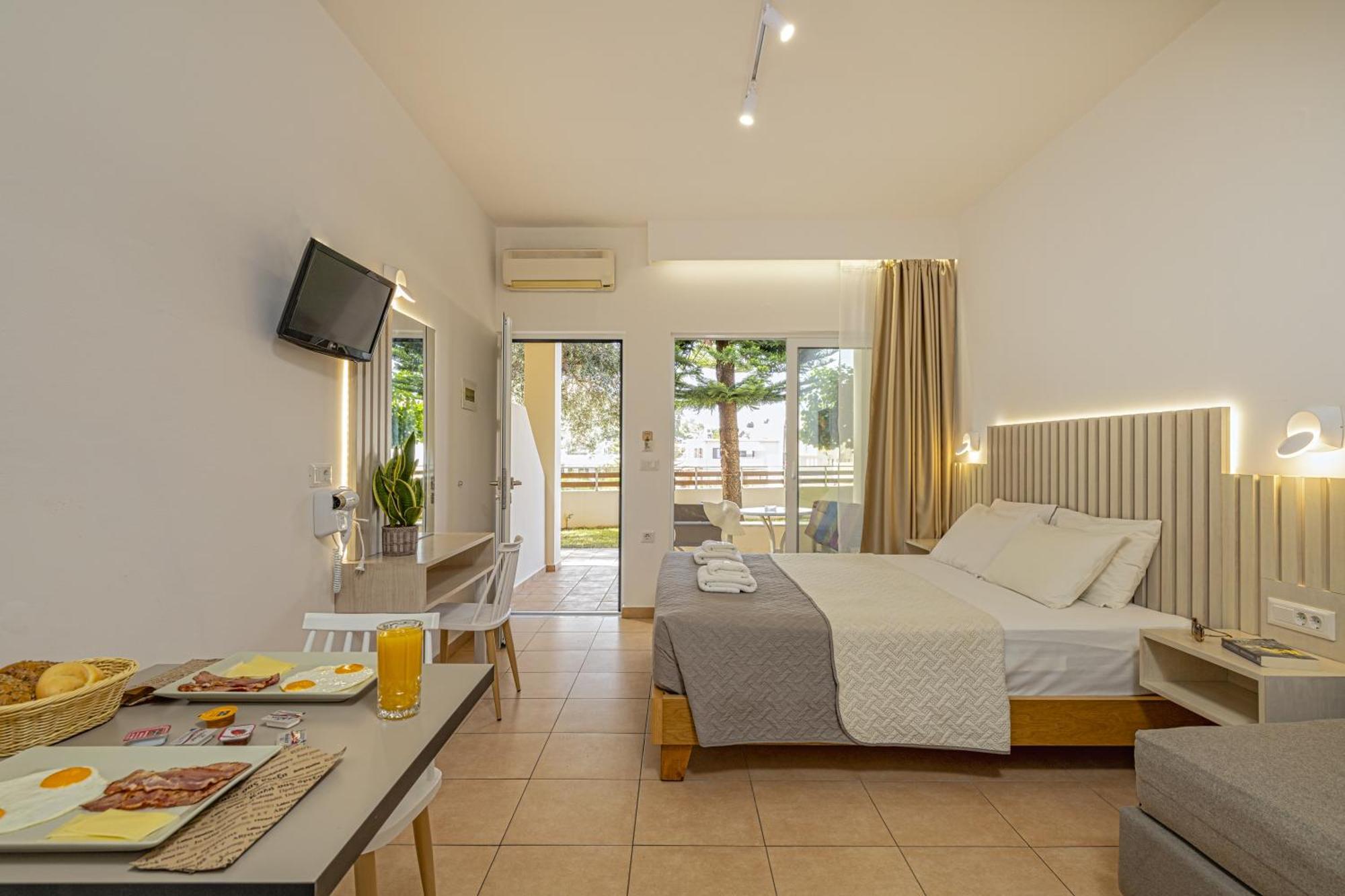 Theos Village Apartments Kato Daratso Bagian luar foto
