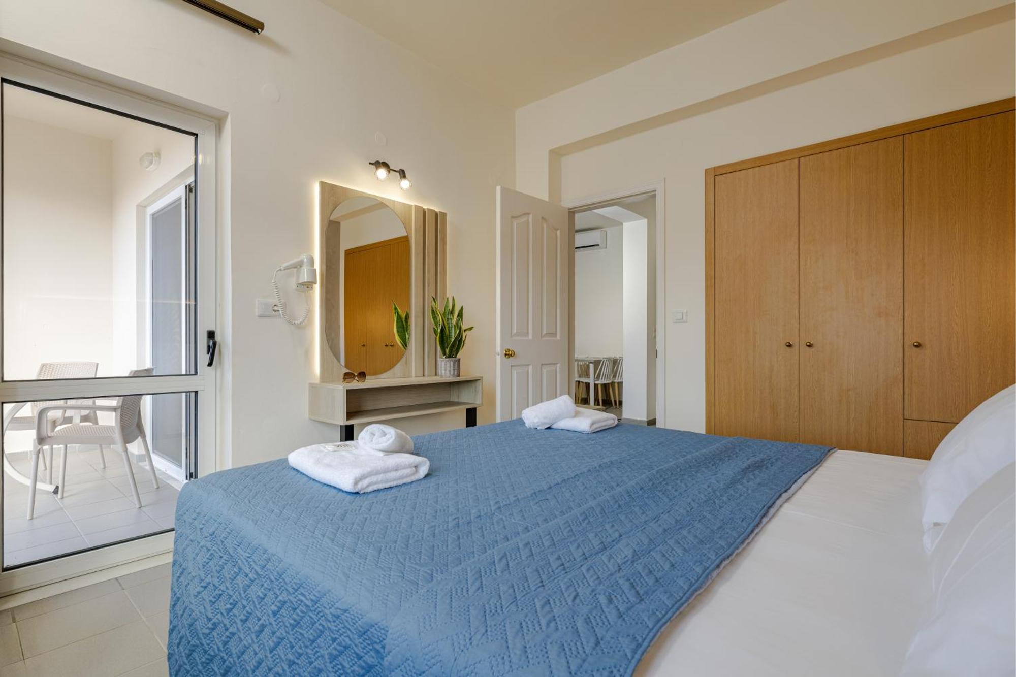 Theos Village Apartments Kato Daratso Bagian luar foto