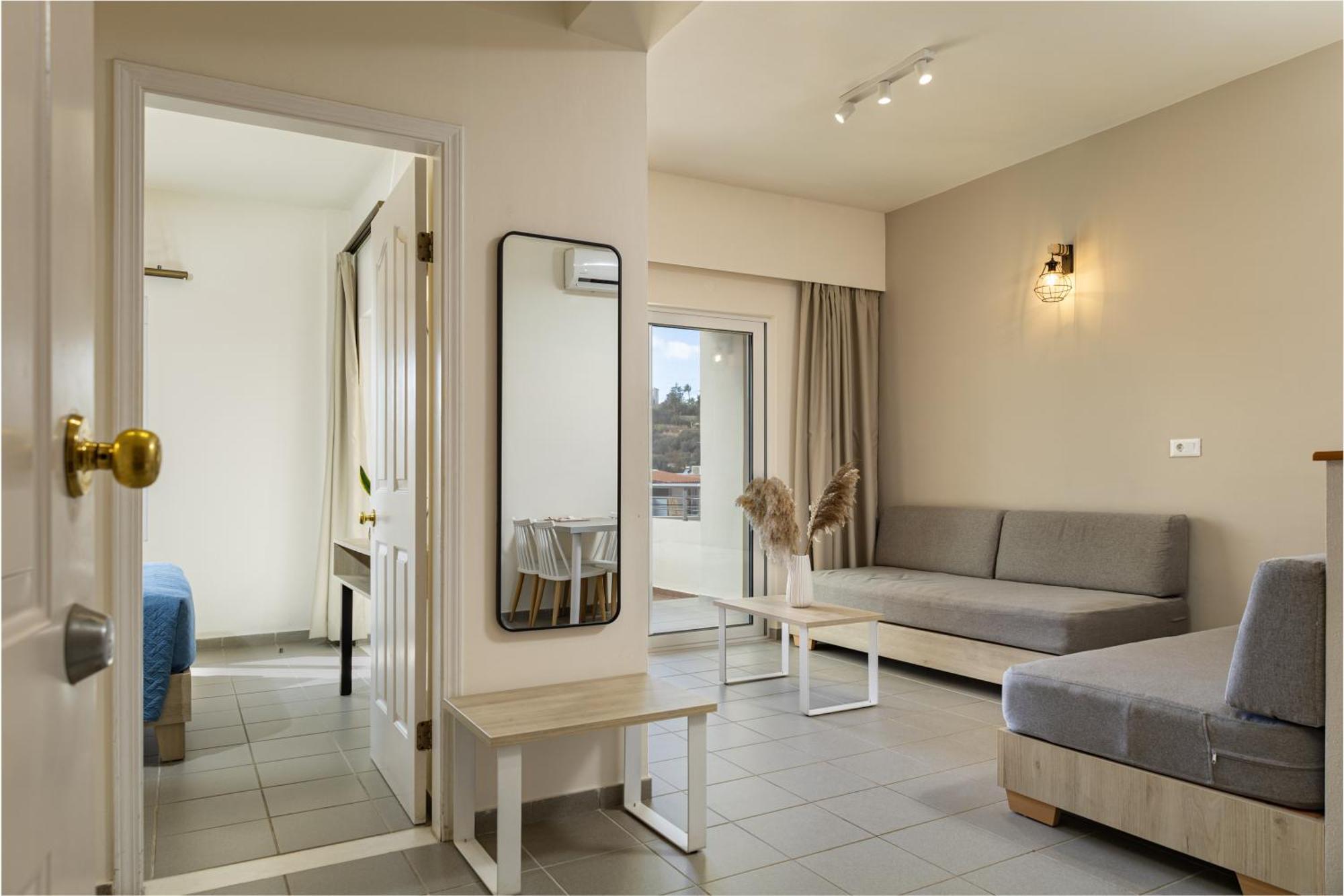 Theos Village Apartments Kato Daratso Bagian luar foto